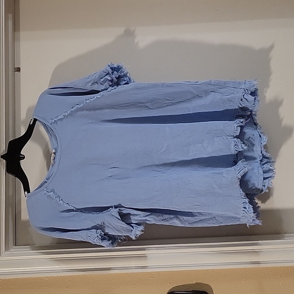Entro blue raw edge blouse sz Large